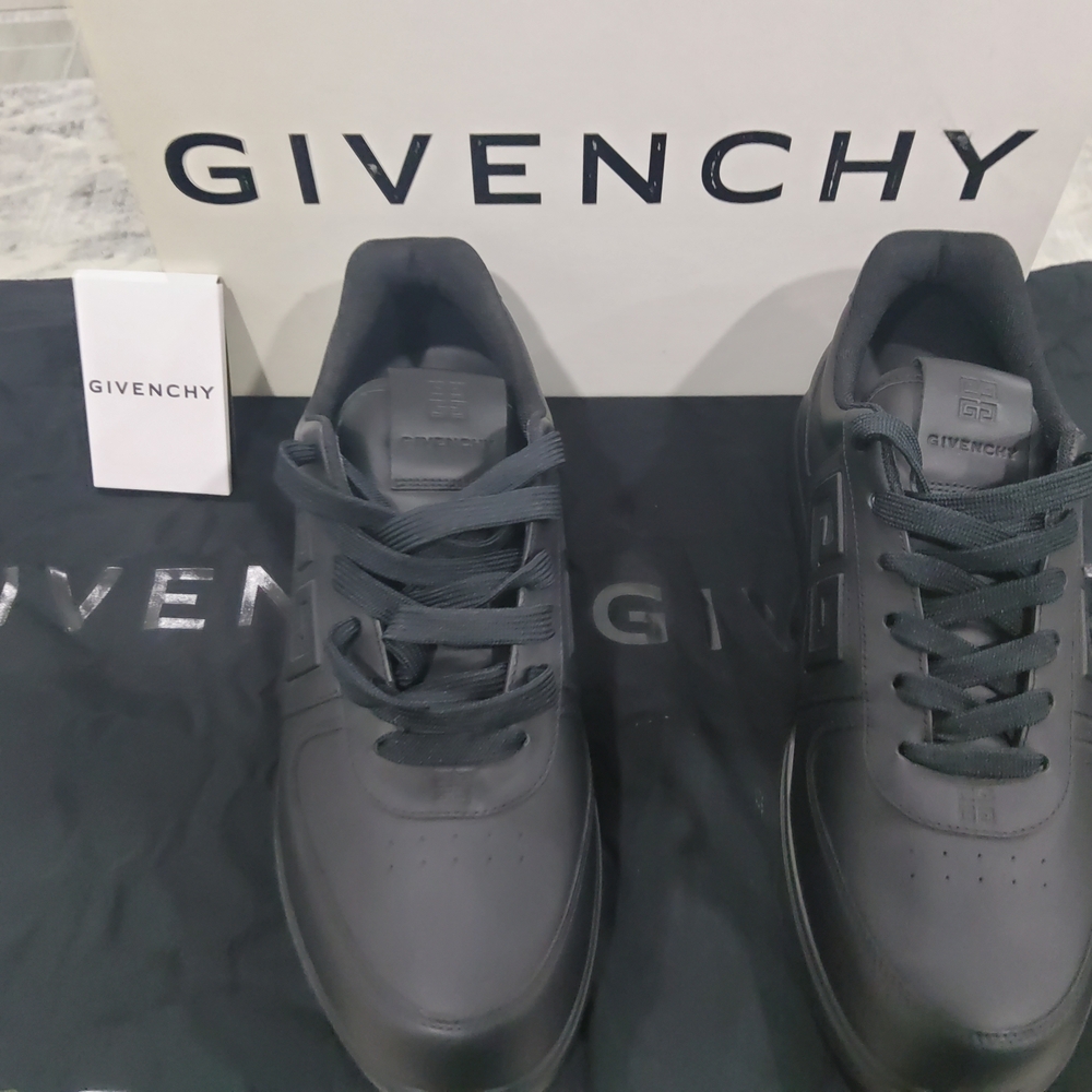Givenchy Men's G4 Low Top Sneakers in Black